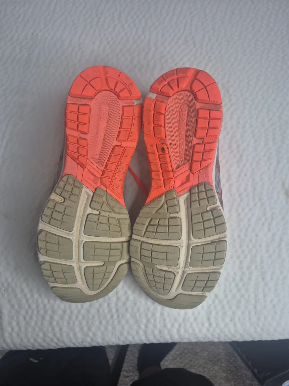 ASIC Men  Running Shoe  GT-1000 7 Grey/Flash Coral Sz 8
